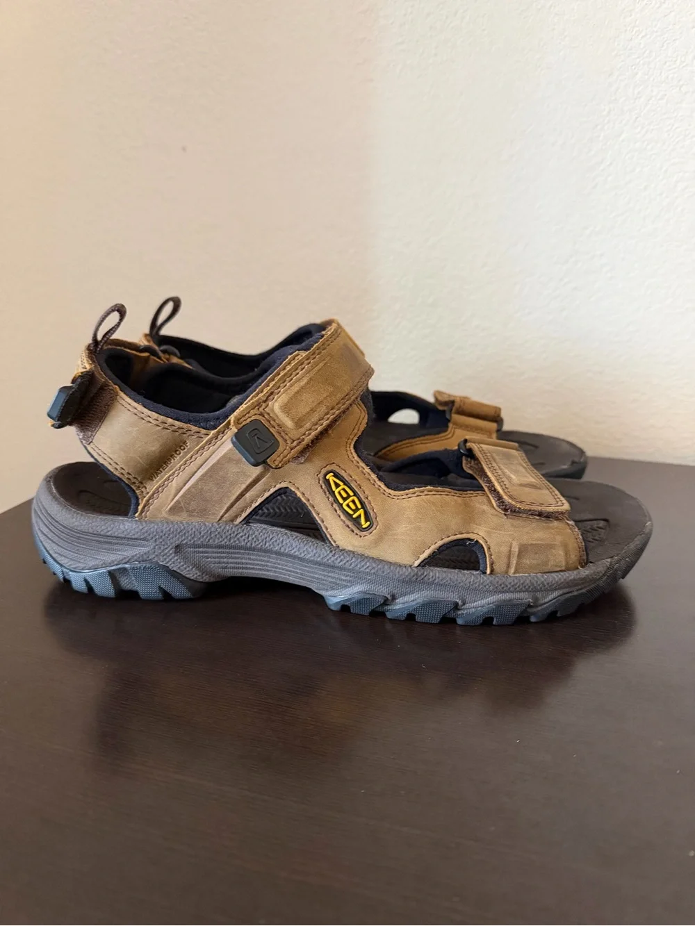 Keen Targhee III mens size 11 shoes brown letaher slingback waterproof sandals